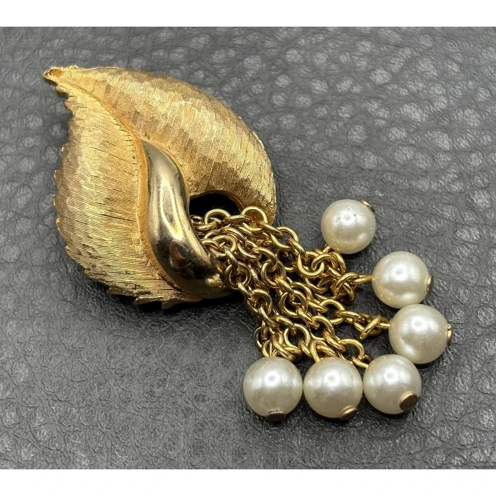 Vintage Waterfall Chain Tassel Brooch Pearl Beads Dangle Pin Gold Tone
